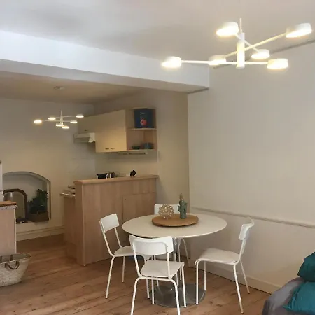 Apartment De 2 Avec Parking *